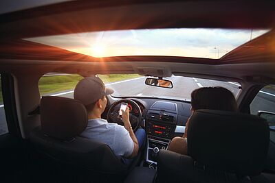 Auto Geschwindigkeit Ablenkung